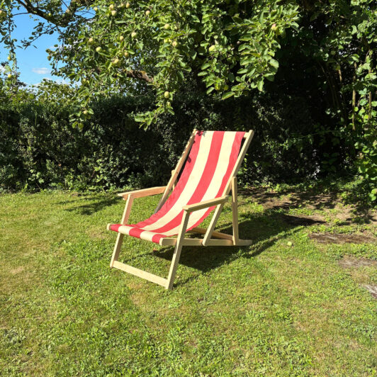 LiegeStuhl rot|creme gestreift