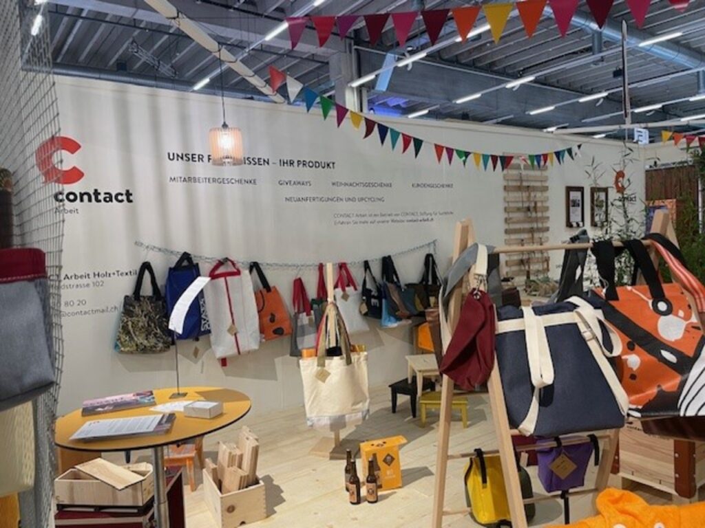CONTACT Arbeit Jubiläum Bern Biel Holz+Textil Bau Malen Garten